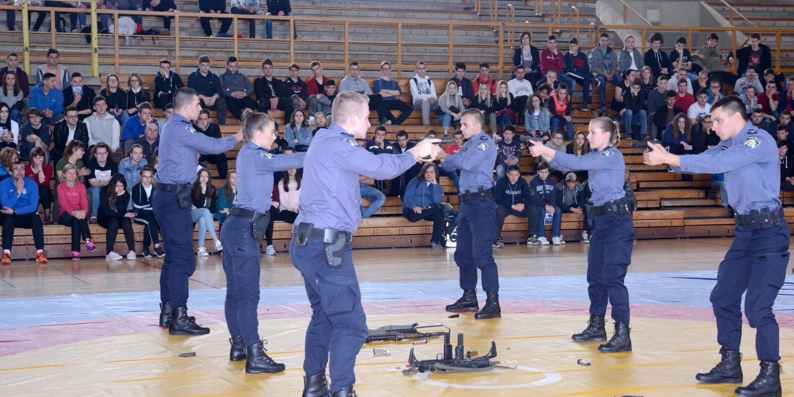 policija