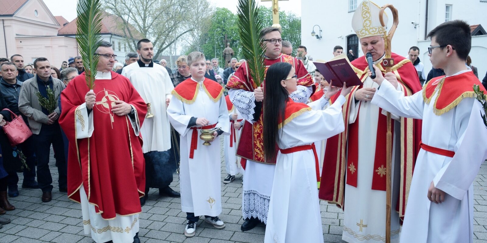 Sisak: Procesiju Cvjetnice i blagoslov maslinovih grančica predvodio biskup Vlado Košić