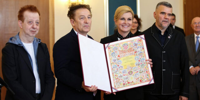 Zagreb: Predsjednica uručila Povelju Republike Hrvatske Prljavom Kazalištu