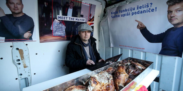 Zagreb: Dario Juričan izveo desant na Zagrebački Holding, podigao šatore i donio janjetinu