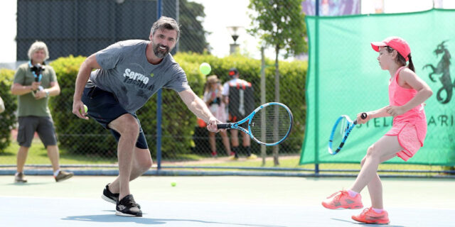 Umag: Goran Ivanišević zaigrao tenis s klincima na Kids weeku by VAT and Babolat