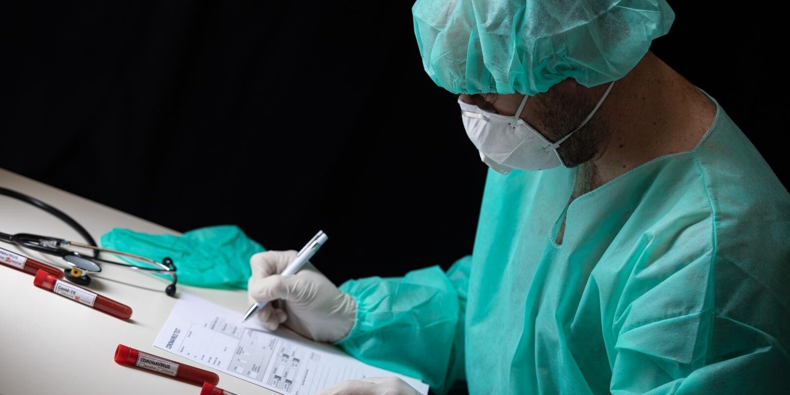 Epruvete s uzorcima krvi – testiranje na koronavirus