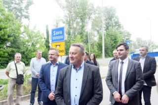 Sisak: Župan Ivo Zinic sa suradnicima obišao je obnovljeni most preko rijeke Save u Galdovu