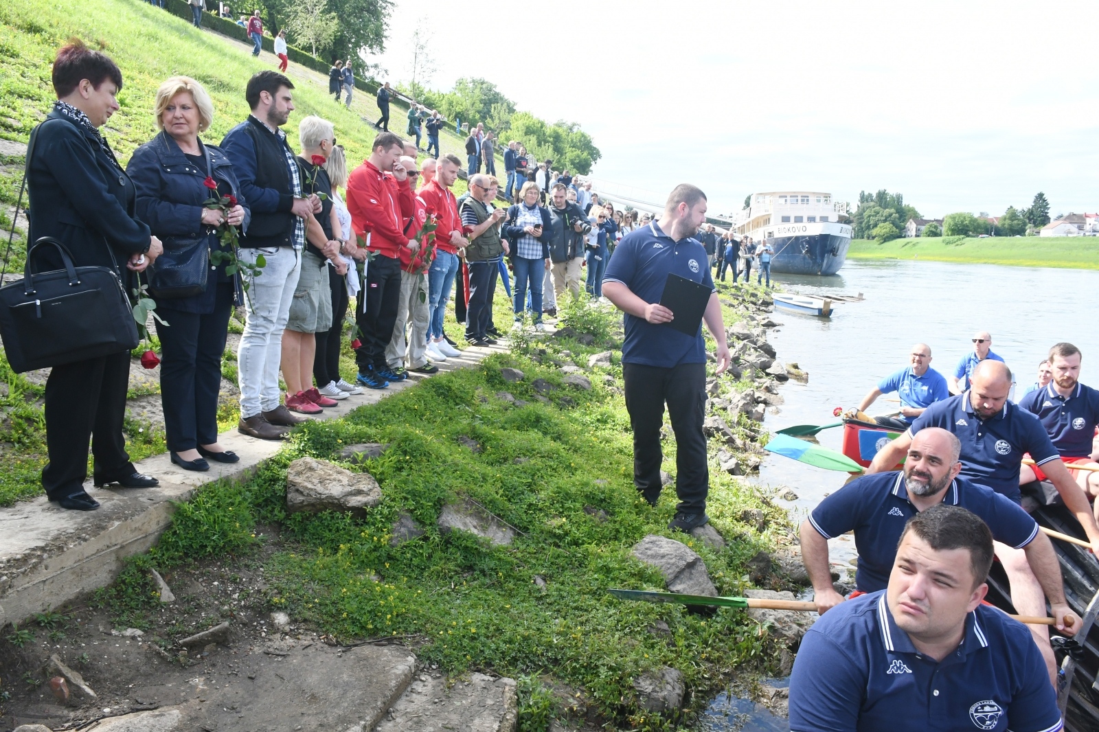 Sisak: Udruga lađara organizirala komemoraciju za nekadašnjeg hrvača Pavla Zrnića