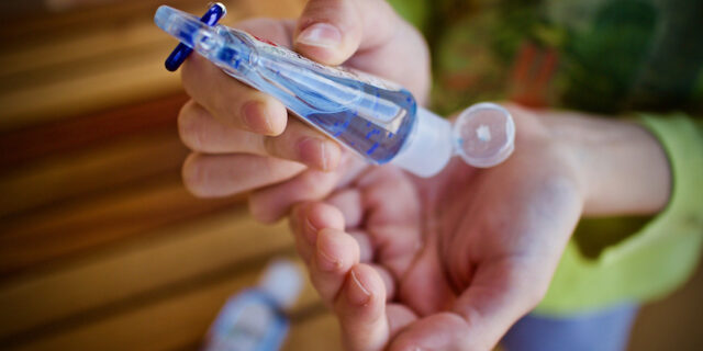sanitizing-5095967_1920