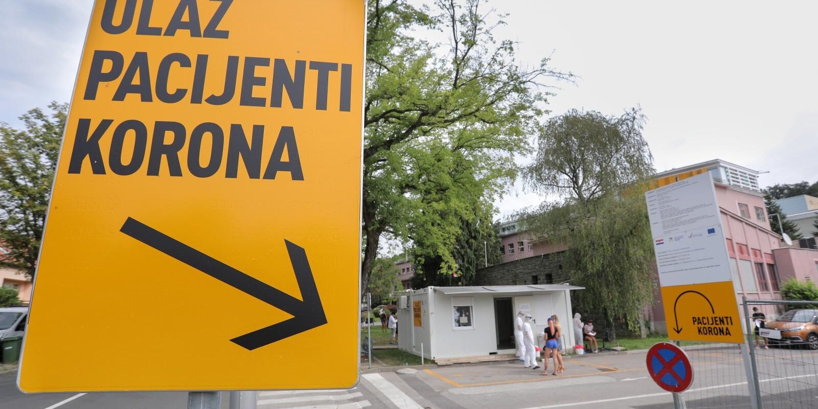 Zagreb: Testiranje na koronavirus ispred Nastavnog zavoda dr. Andrija Štampar