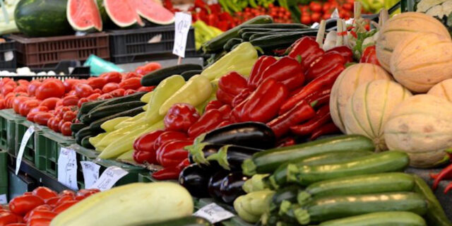 the-market-place-821843_1280-696×473