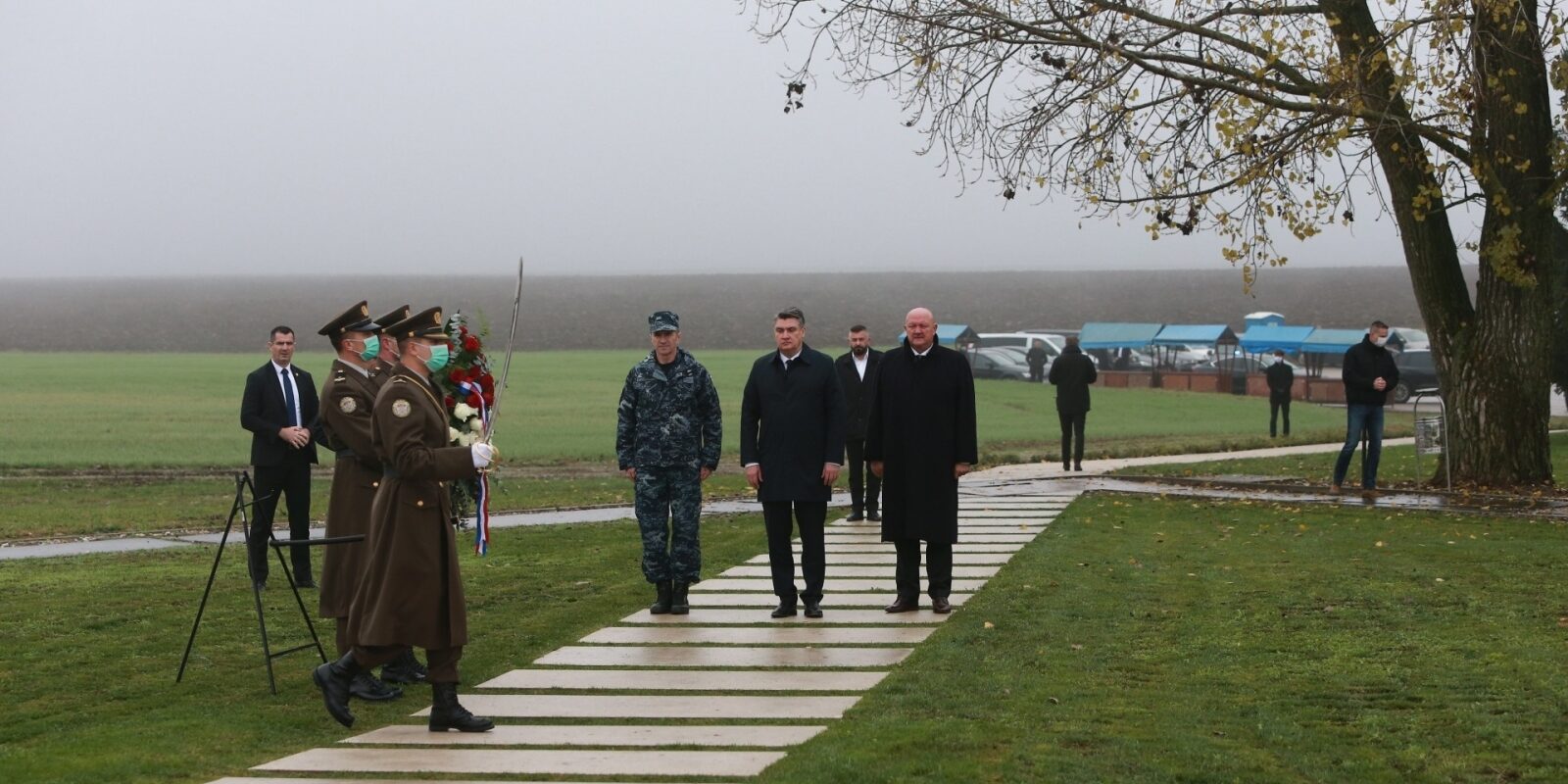 Vukovar: Milanović na Ovčari odao počast žrtvi Vukovara