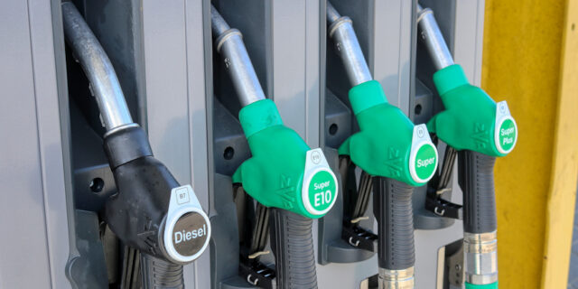 petrol-stations-4978824_1920