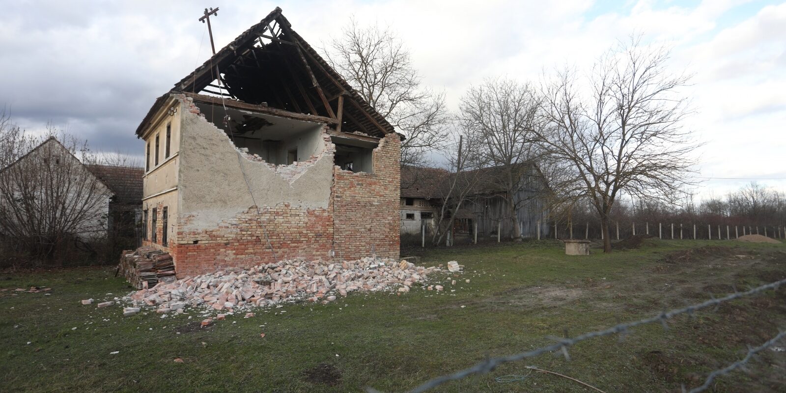 Posljedice razornog potresa u okolici Siska