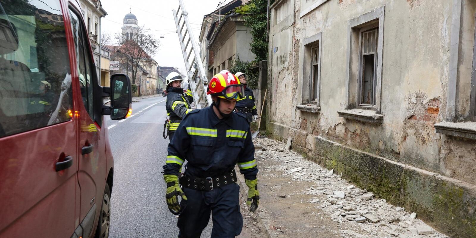 potres glina