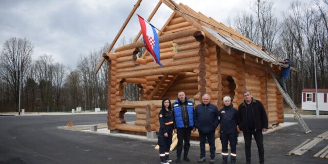 mošćenica drvena kuća