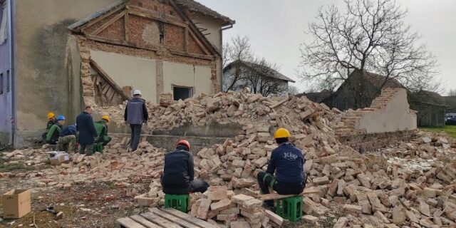 donja vlahinička stara škola