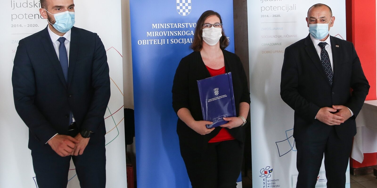 Petrinja: Ministri uručili ugovore vrijedne 6,7 milijuna kuna za smanjenje siromaštva Petrinje