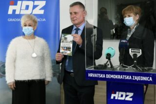 Sisak: HDZ, HSLS i HKS o promidžbenim slikovnicama gradonačelnice Ikić Baniček