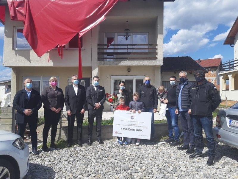 petrinja policajci donacija potres