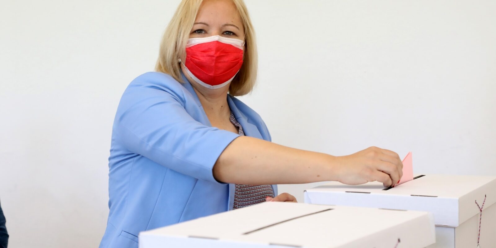 Sisačka gradonačelnica Kristina Ikić-Baniček izašla na izbore u pratnji obitelji