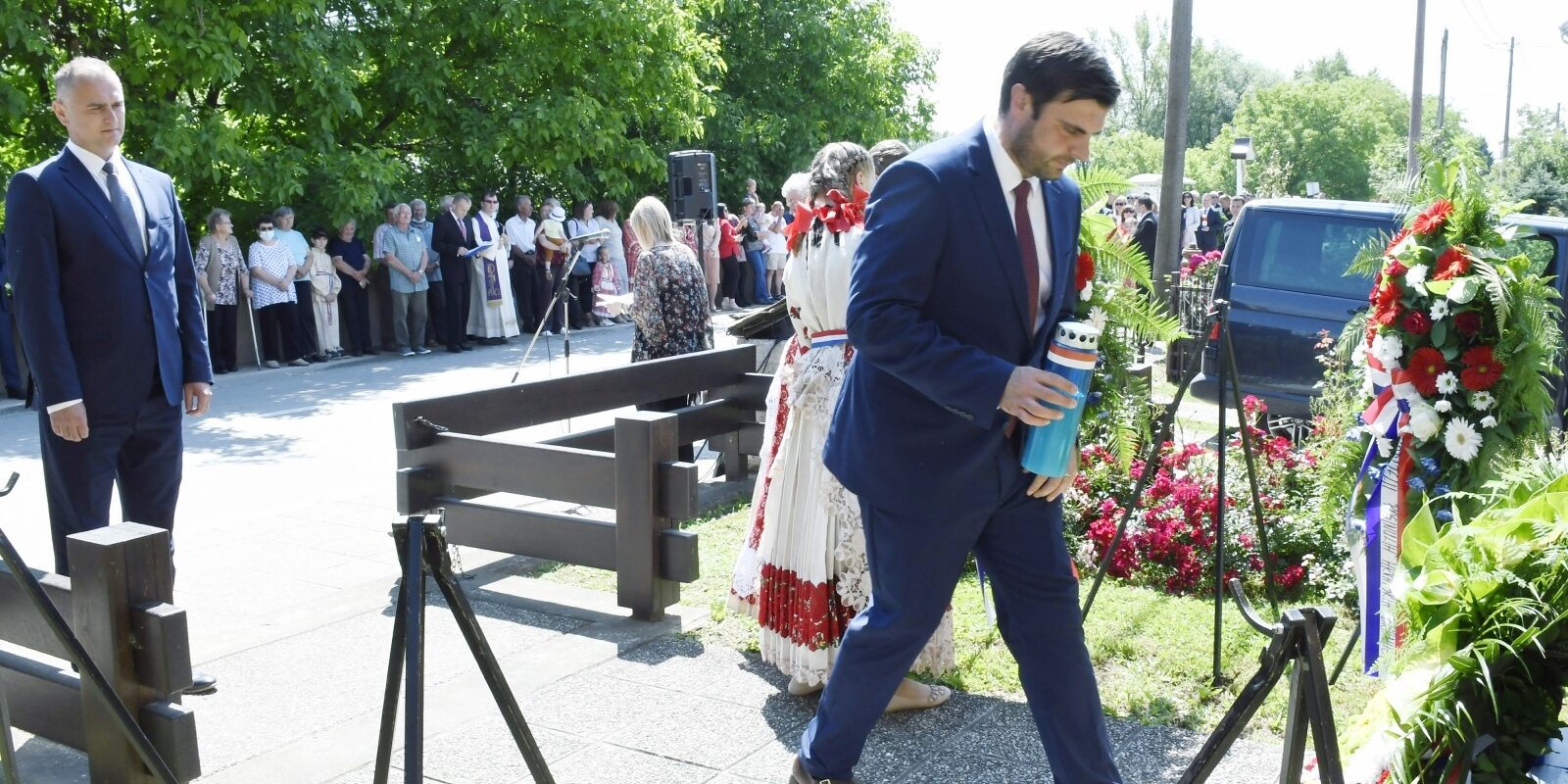 Desno Trebarjevo: Povodom dana Županie te rođendana braće Radić položeni vijenaci ispred rodne kuće