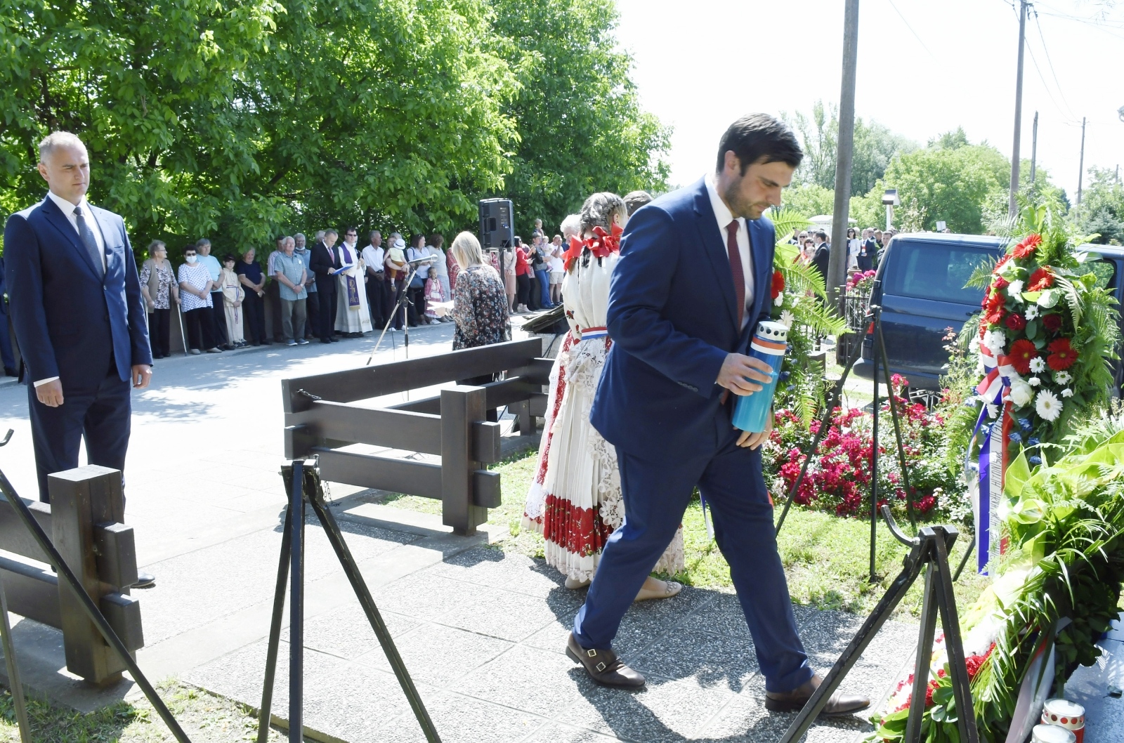 Desno Trebarjevo: Povodom dana Županie te rođendana braće Radić položeni vijenaci ispred rodne kuće