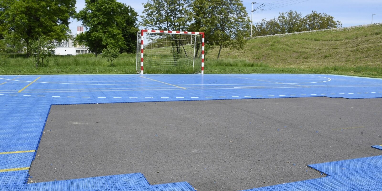 Sisak: I dalje se uništavaju podloge na igralištu OŠ Ivana Kukuljevića
