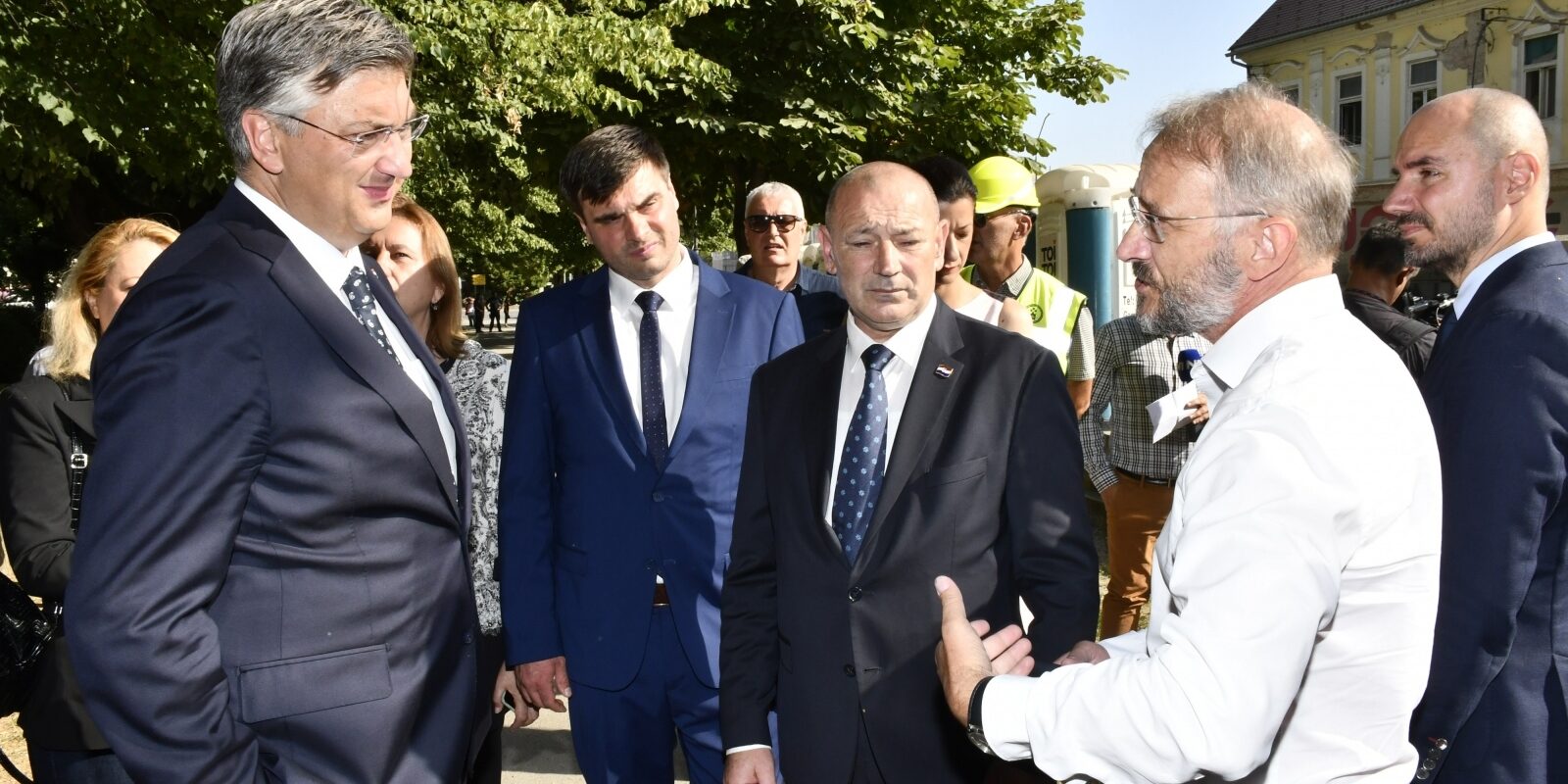 Plenković i Medved prisustvovali rušenju kuća u Petrinji