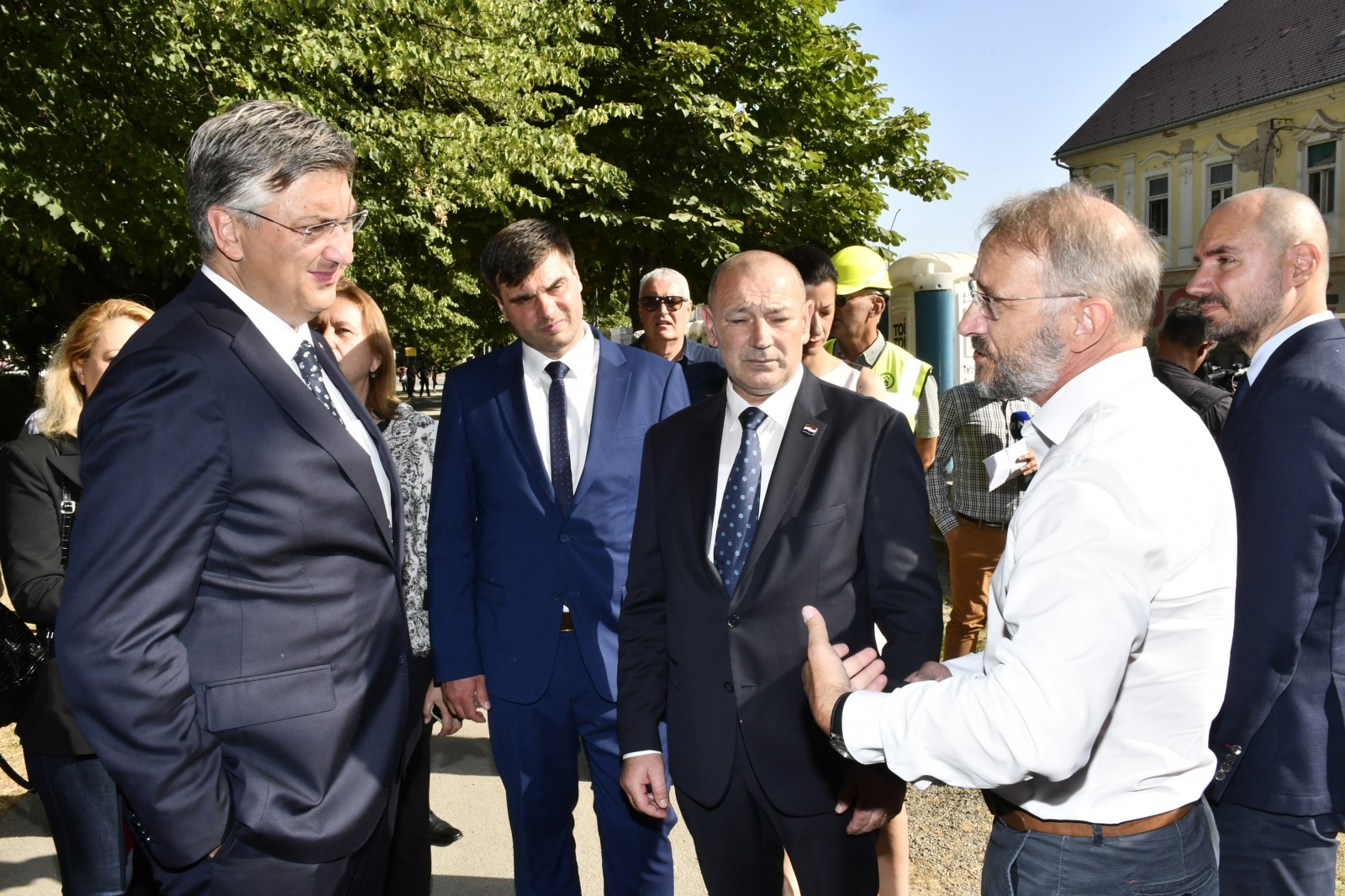 Plenković i Medved prisustvovali rušenju kuća u Petrinji
