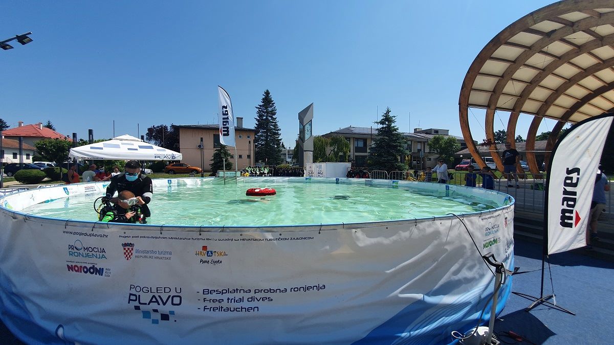 pogled u plavo popovača