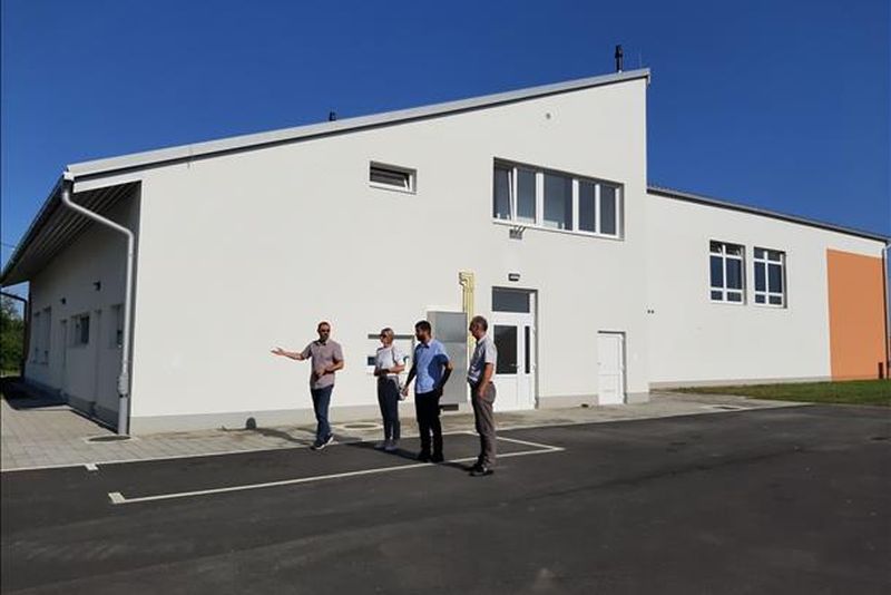 društveni dom banova jaruga