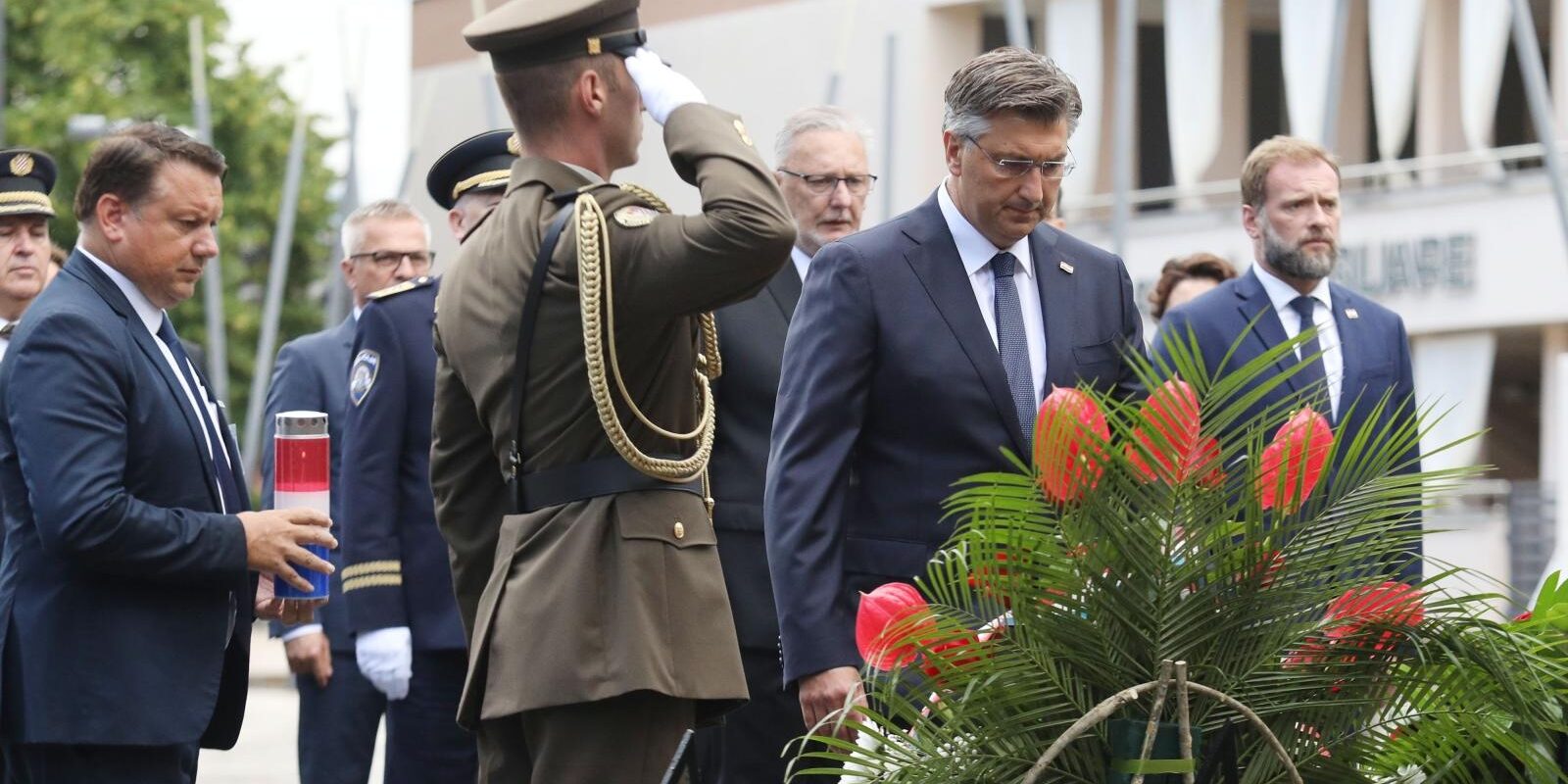 Knin: Polaganje vijenaca kod spomenika Hrvatske Pobjede Oluja 95