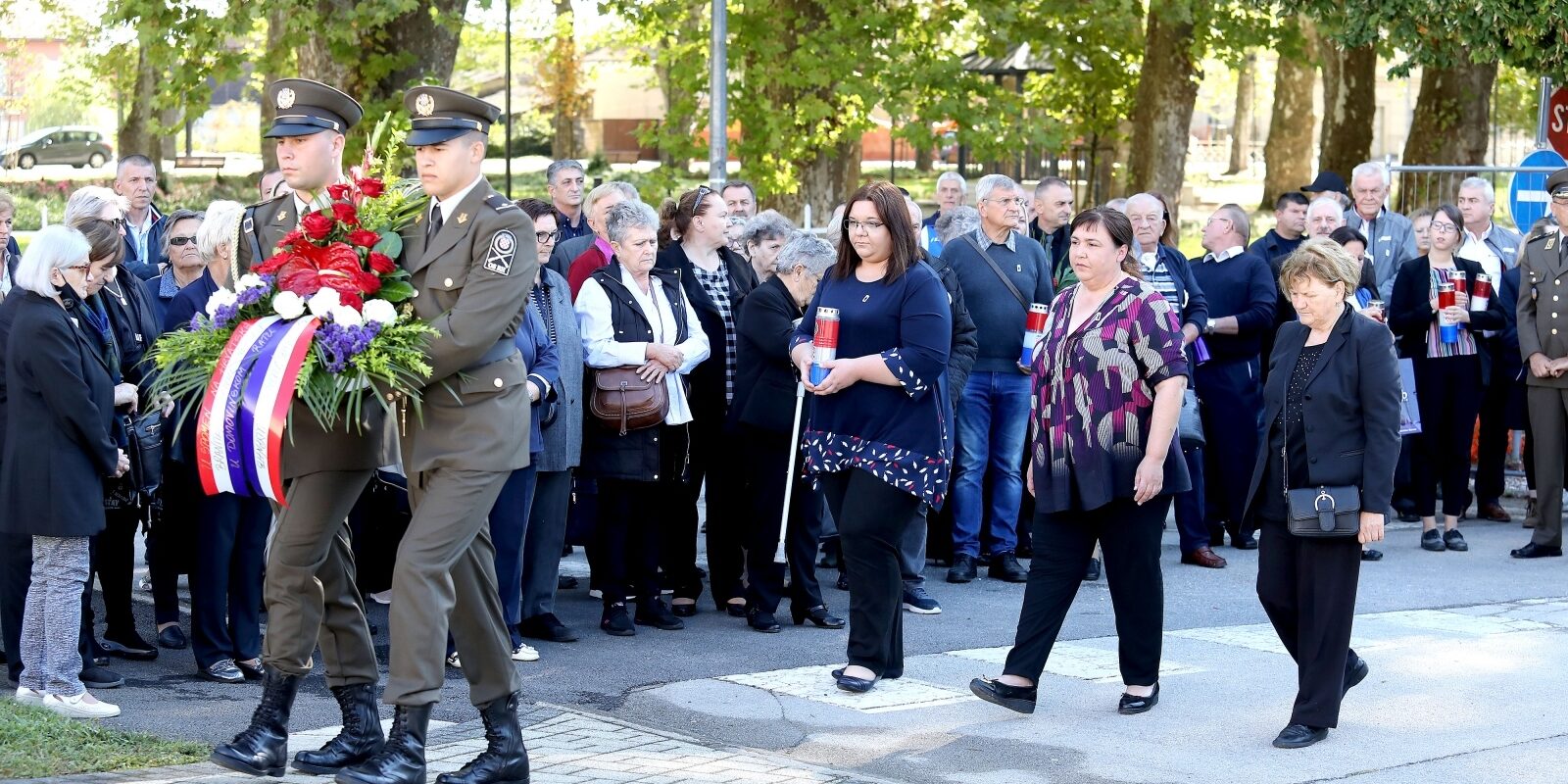 Glina: Polaganje vijenaca povodom Međunarodnog dana nestalih osoba