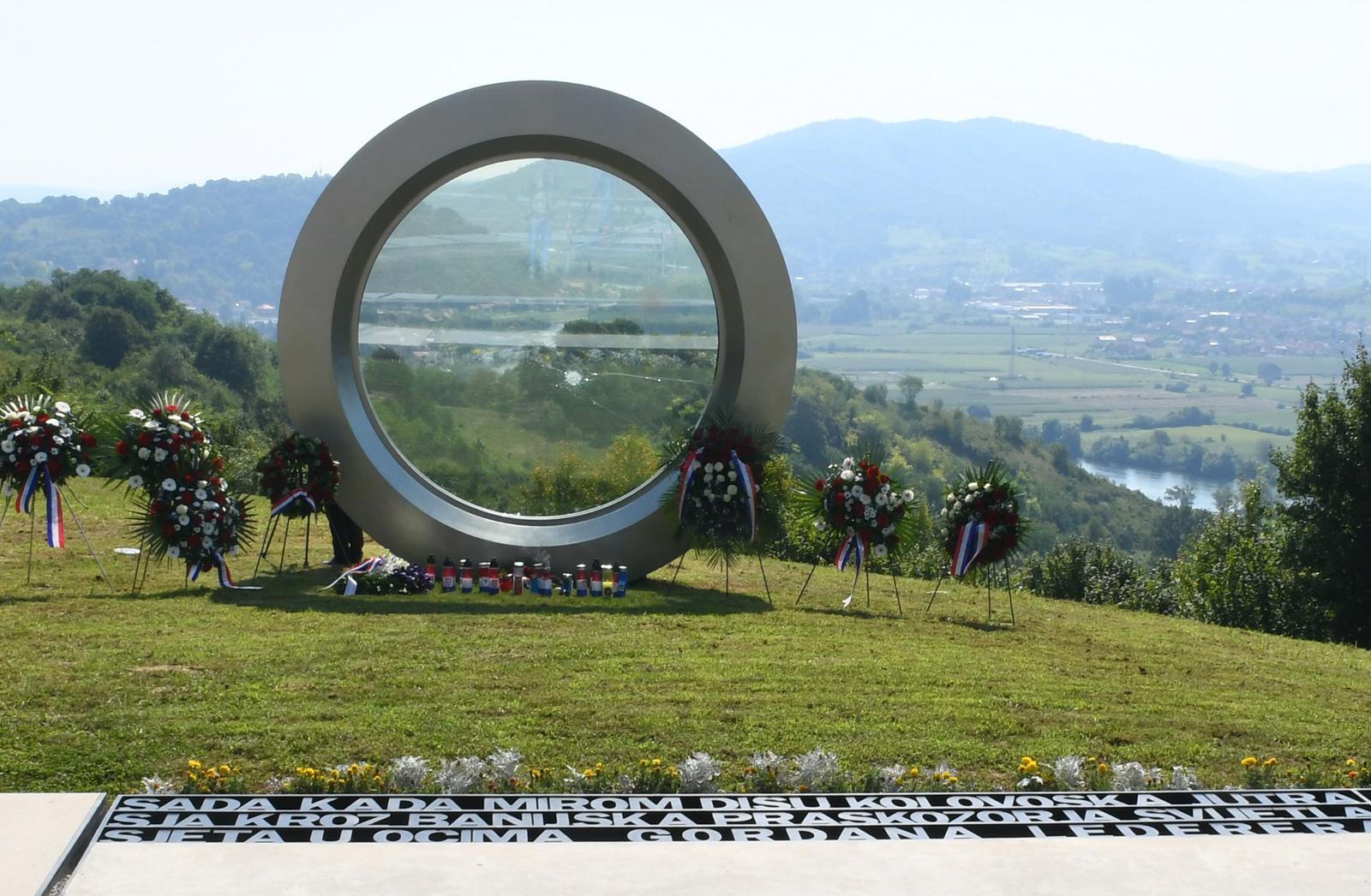 slomljeni pejzaž hrvatska kostajnica