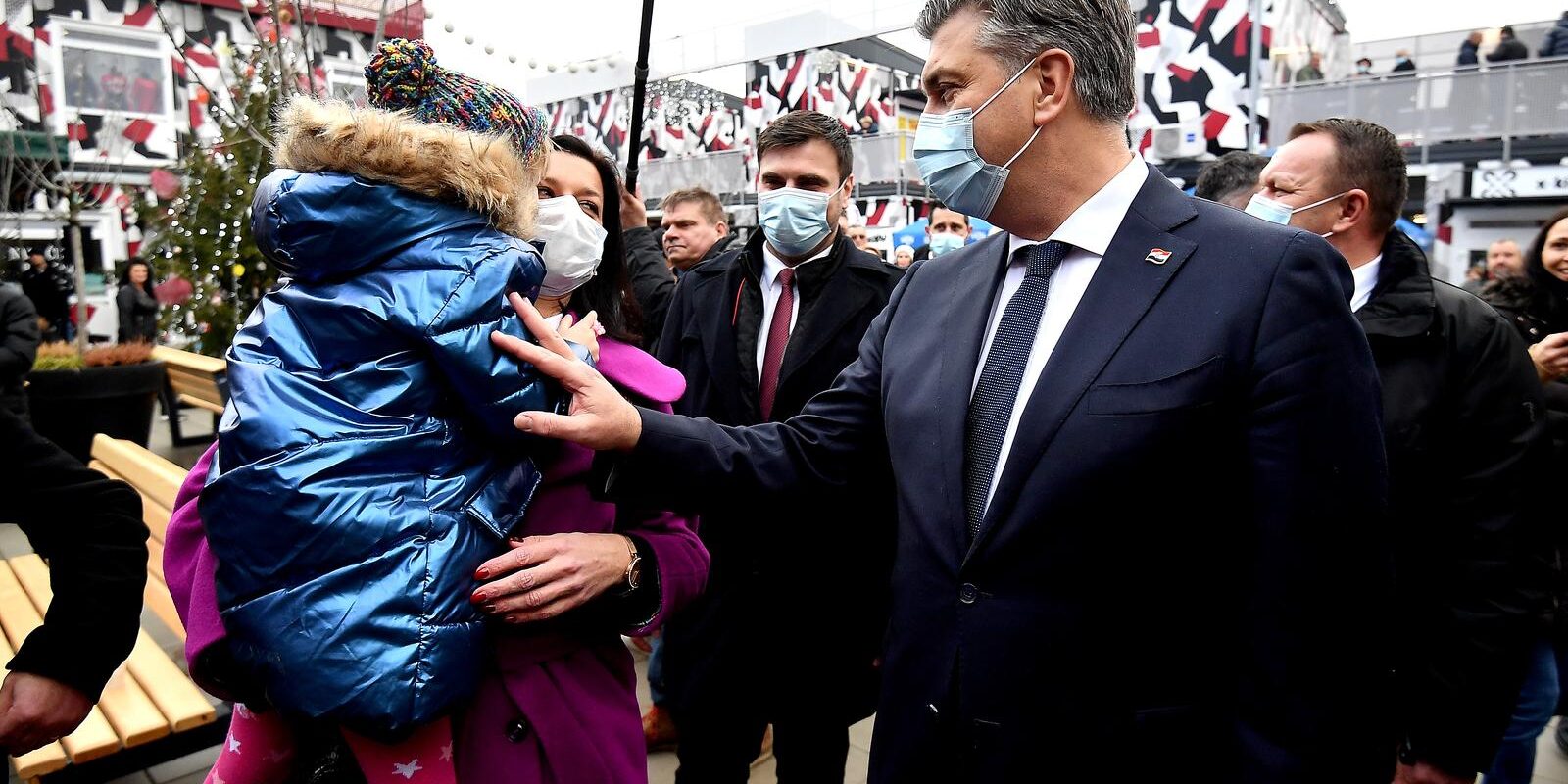 Petrinja: Andrej Plenković obišao poduzetnički centar ”Centar novog života”
