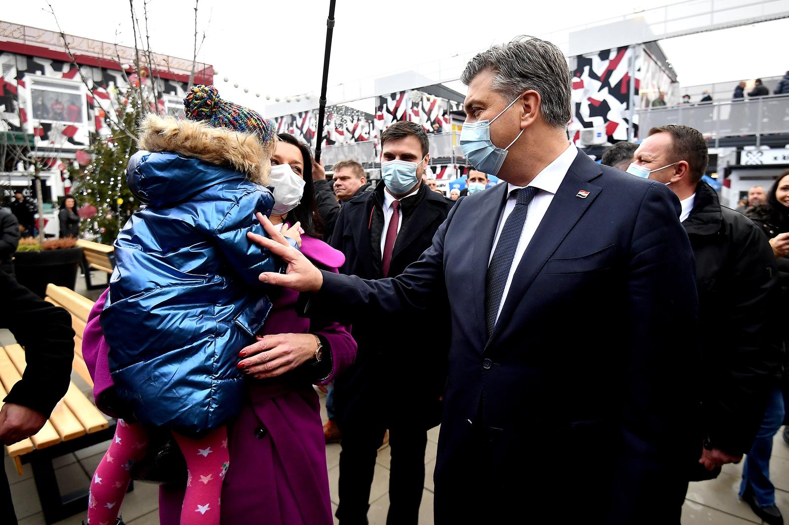 Petrinja: Andrej Plenković obišao poduzetnički centar ”Centar novog života”