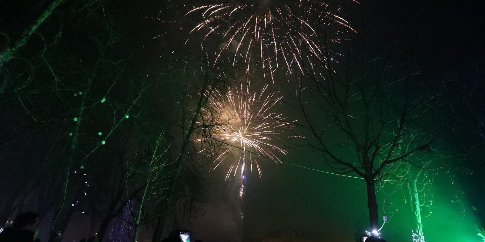 Karlovčani na Promenadi uz vatromet dočekali Novu 2022. godinu