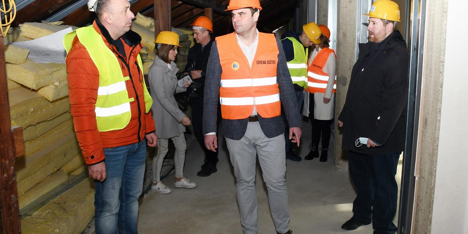 Petrinja: Župan Celjak obišao radove na potkrovlju škole gdje će privremeno biti smješten Učiteljski fakultet