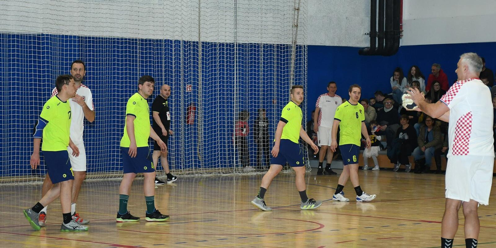 U Petrinji rukometnom utakmicom nekadašnjih reprezentativaca otvorena nova dvorana