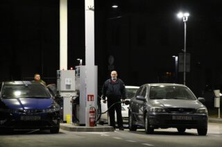 Gužve na benzinskim postajama zbog sutrašnjeg rasta cijena goriva