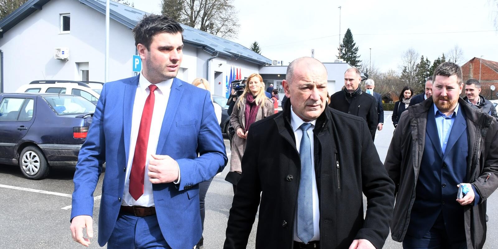 Glina: Tomislav Medved i župan Ivan Celjak obišli su radove  na obnovi Doma za starije i  Dom zdravlja