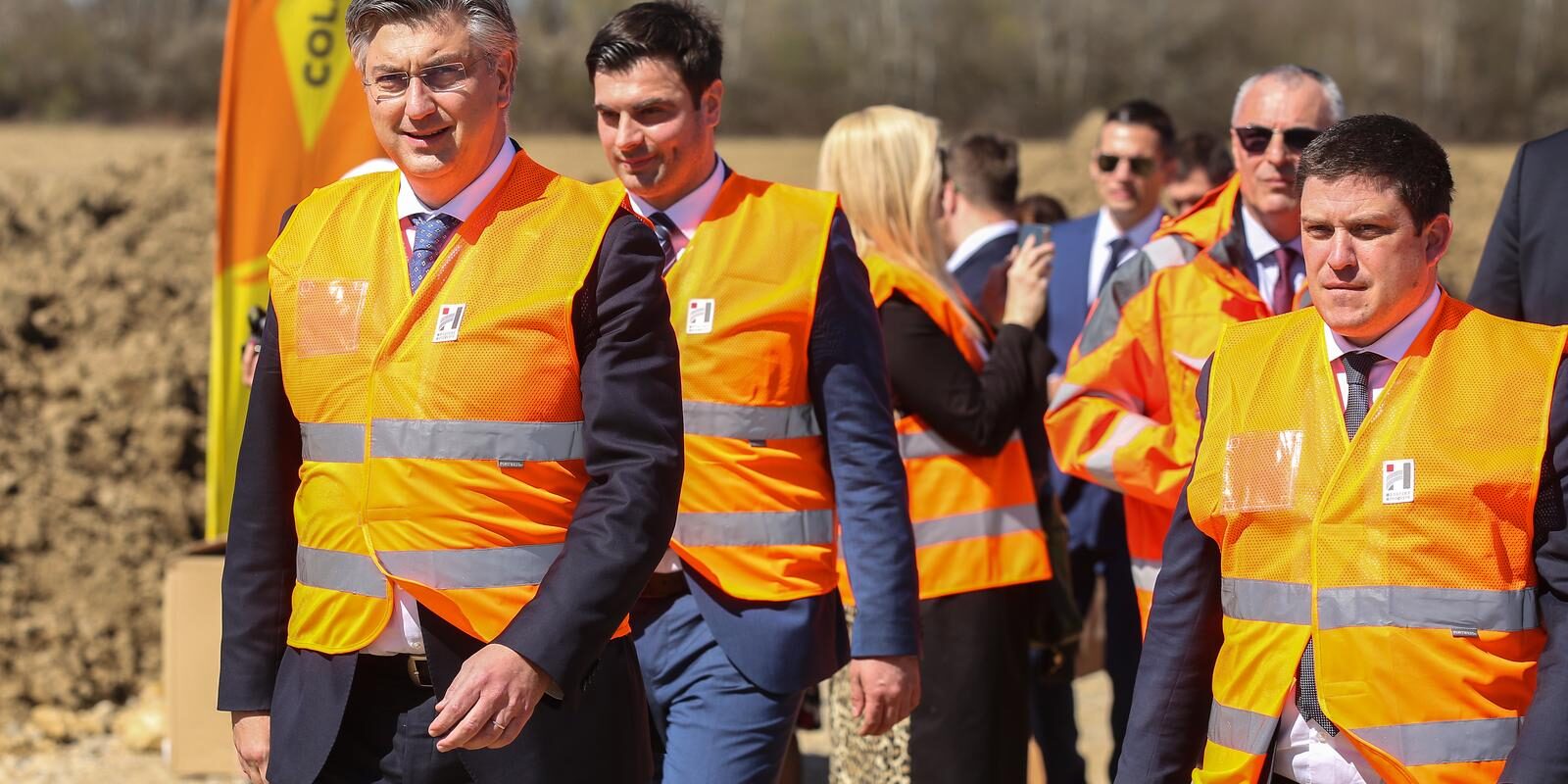 Sisak: Premijer Plenković obišao je gradilište novog mosta preko rijeke Odre