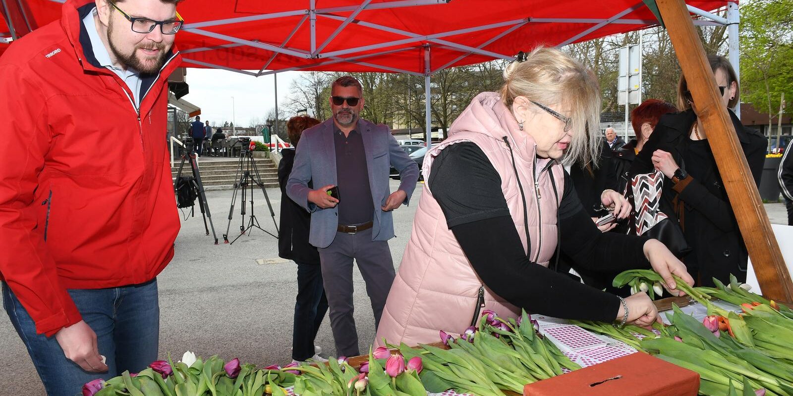 Sisak: Forum žena SDP-a Hrvatske organizirao humanitarnu akciju Omiljeni cvijet Ane Rukavine