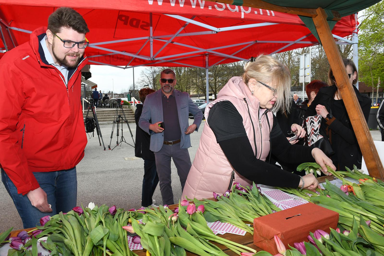 Sisak: Forum žena SDP-a Hrvatske organizirao humanitarnu akciju Omiljeni cvijet Ane Rukavine