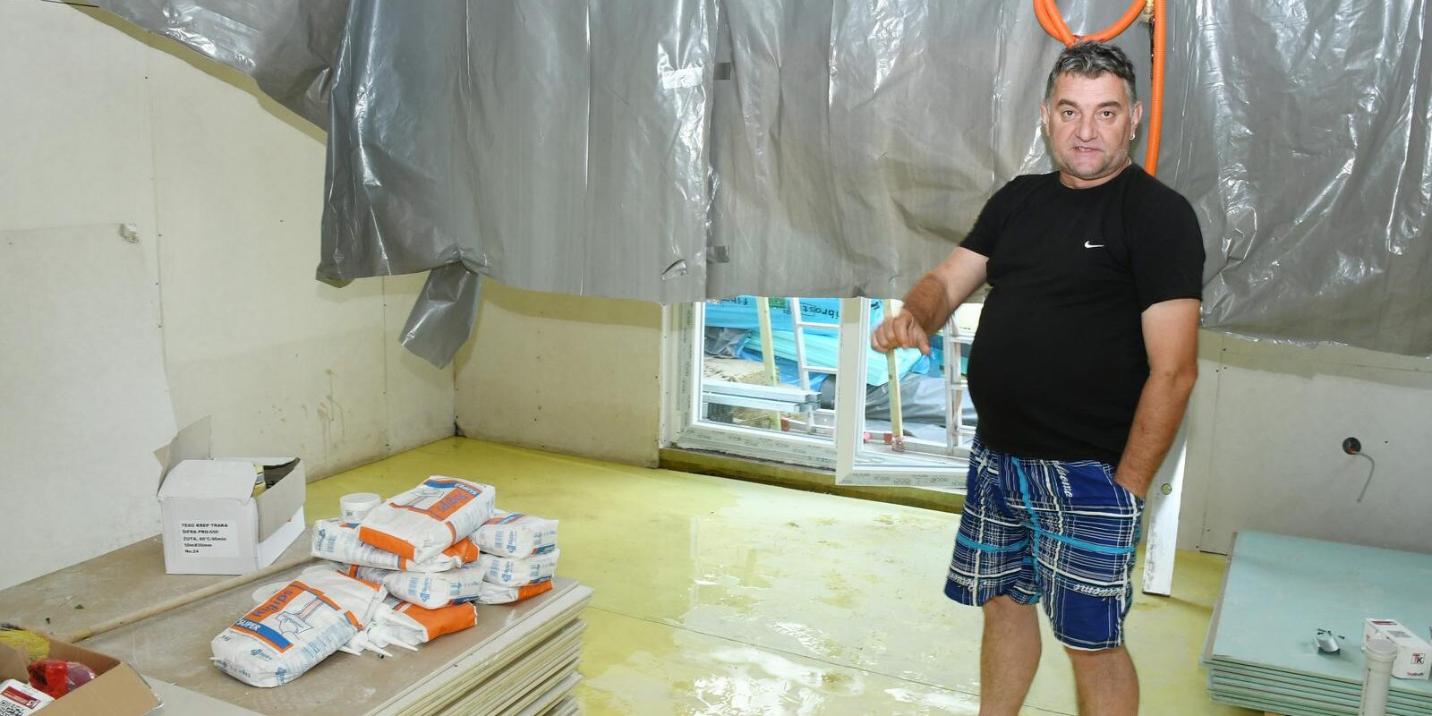 Sela: Tijekom sinoćnjeg nevremena kiša probila u prvu zamjensku kuću koja se gradi u sklopu obnove