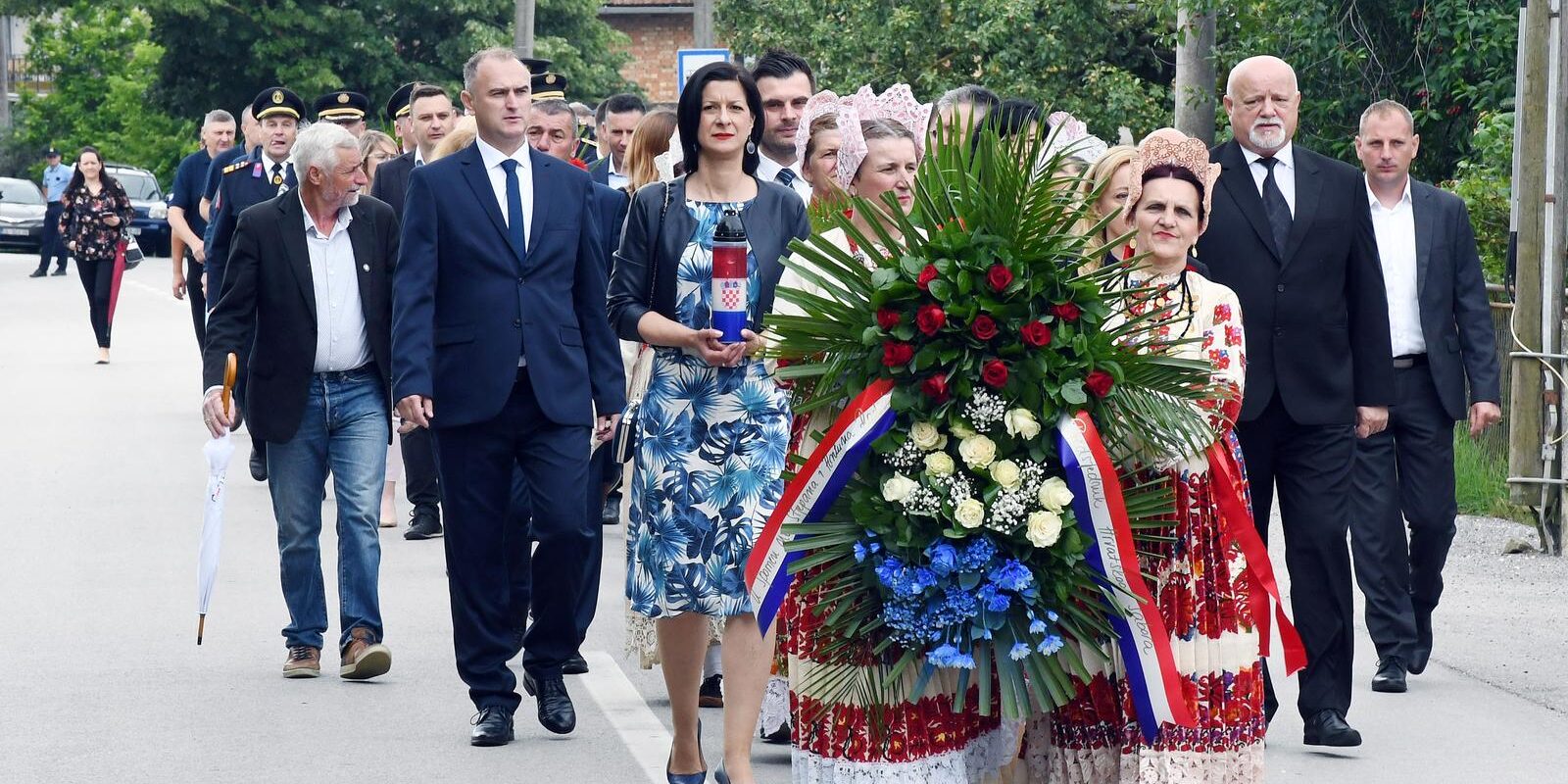 Povodom Dana Sisačko-moslavačke županije položeni su vijenci ispred rodne kuće braće Radić