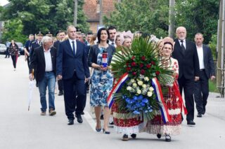 Povodom Dana Sisačko-moslavačke županije položeni su vijenci ispred rodne kuće braće Radić