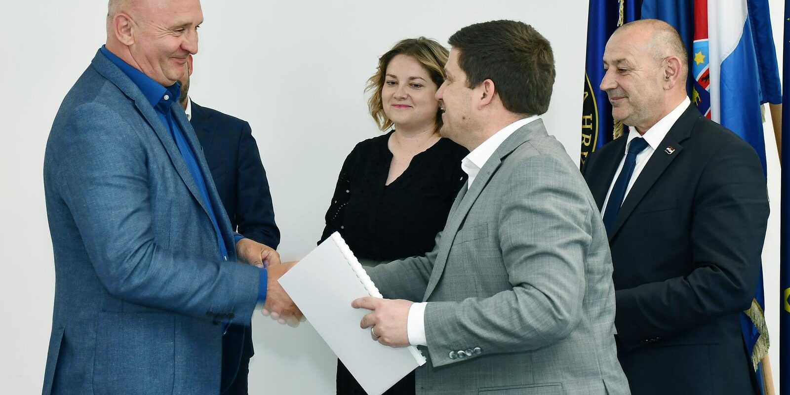 Petrinja: Butković i Medved uručili ugovore za vraćanje u ispravno stanje infrastrukture i pogona u području prijevoza oštećenih u potresu