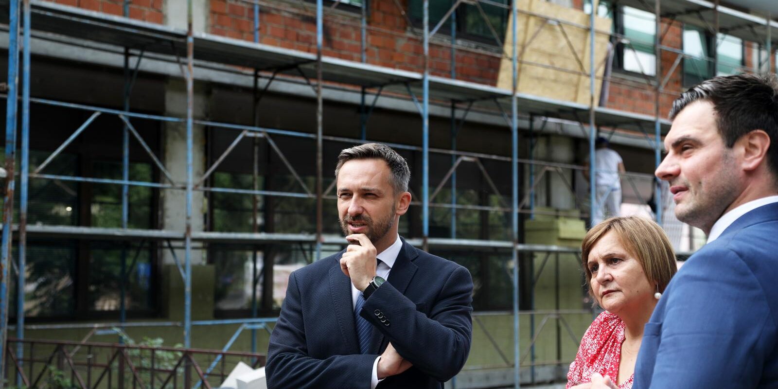 Sisak: Ministar Piletić obišao Dom umirovljenika na kojemu su počeli radovi na opbnovi nakon potresa