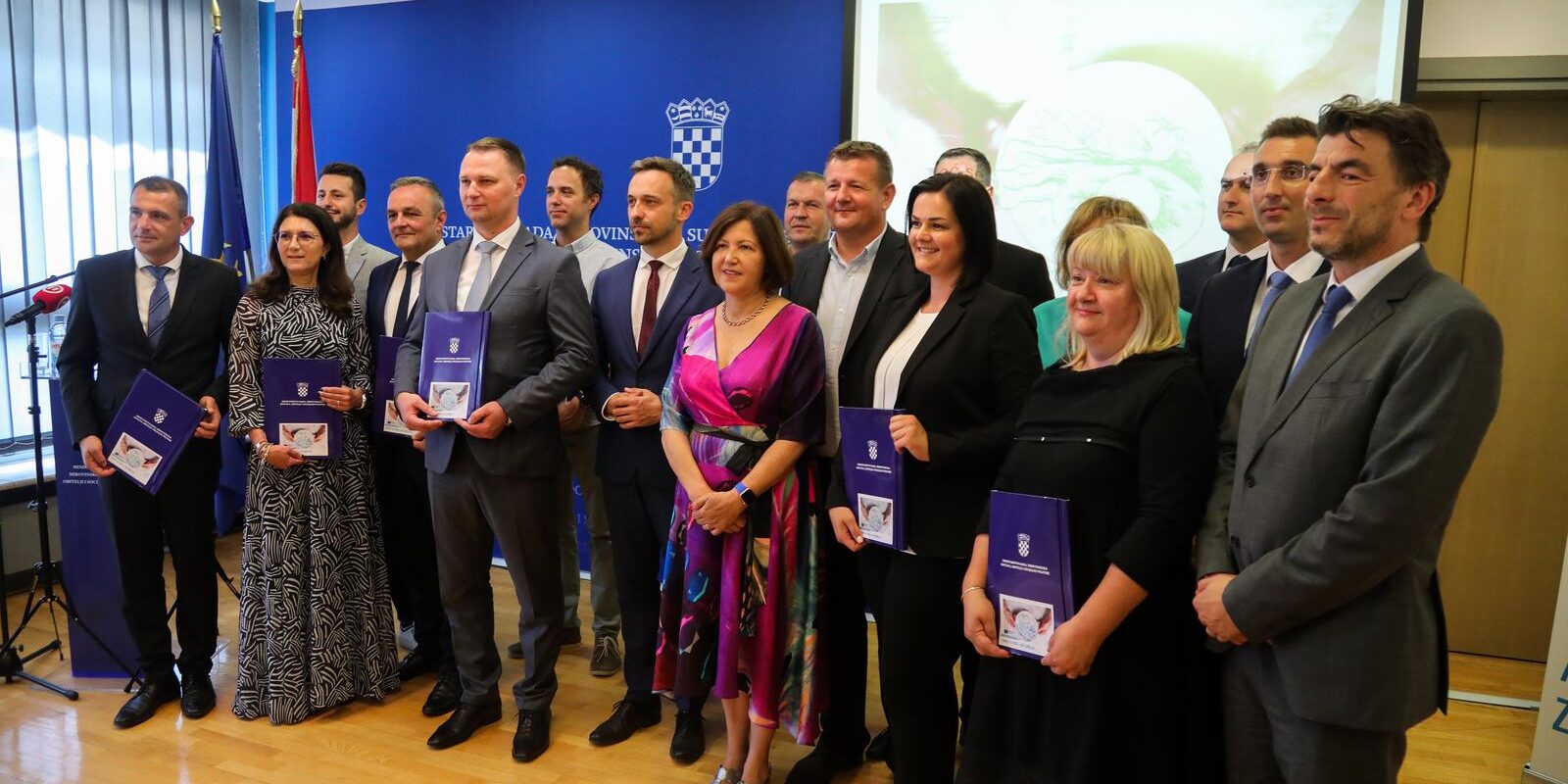 Ministar Piletić uručio ugovore o dodjeli bespovratnih sredstava iz Poziva “Osiguravanje školske prehrane za djecu u riziku od siromaštva”