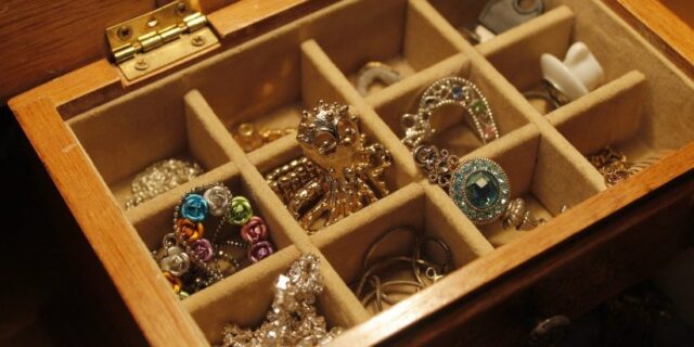 jewels-1090711_1280-822×548