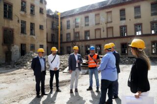 Počela je konstrukcijska obnova bivše vojarne u Sisku, radove je obišao župan Celjak