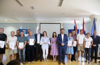 Sisak: Ministrica Vučković uručila ugovore o potpori iz Programa ruralnog razvoja
